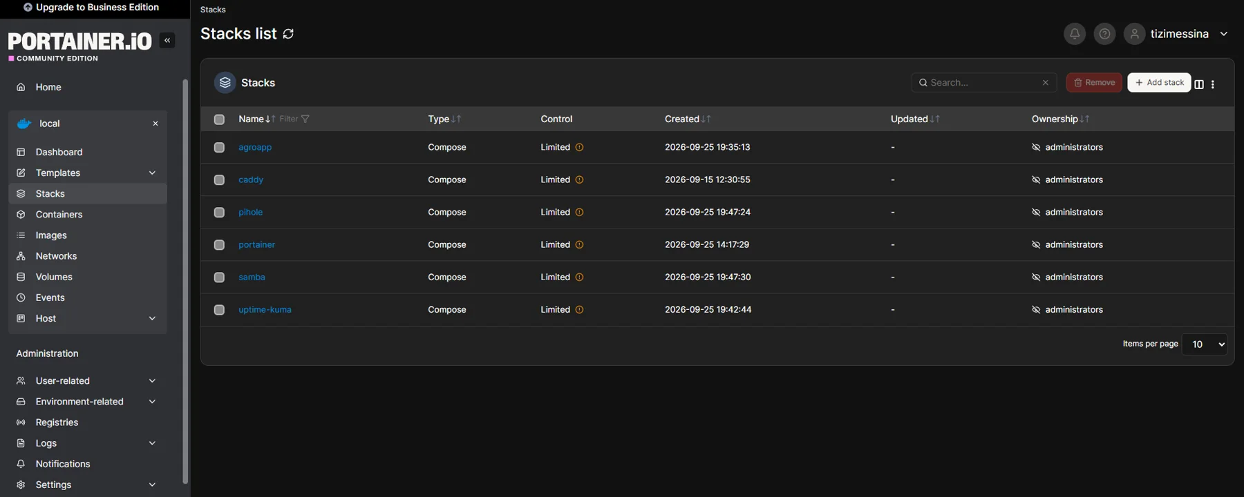 Portainer stacks list: agroapp, caddy, pihole, portainer, samba and uptime-kuma.